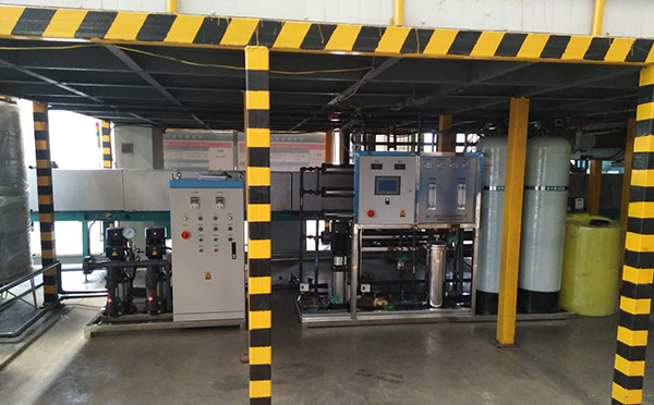 某模具技術(shù)公司采購(gòu)2T/H單級(jí)反滲透加變頻供水工程案例 某模具技術(shù)公司采購(gòu)2T/H單級(jí)反滲透加變頻供水工程案例