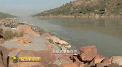 央視調(diào)查長江水污染:一年7份處罰書沒擋住非法排污 央視調(diào)查長江水污染:一年7份處罰書沒擋住非法排污